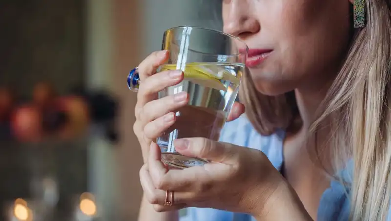 Aç Karnına 1 Litre Su İçmenin Sağlığınıza Sağladığı 10 Faydası
