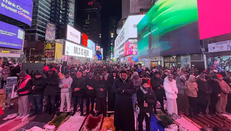 New York Times Meydanı'nda İlk Defa Teravih Namazı Kılındı