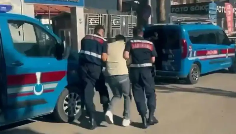 Türkiye'de Suç Örgütlerine Dev Operasyon: 74 Gözaltı