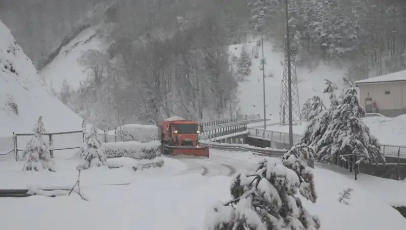 Bolu Dağı’nda Sıcak Sonbahardan Kışa Geçiş: Kar Yağışı Etkili Olmaya Başladı