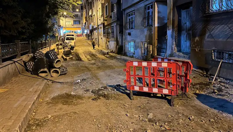 Bayrampaşa'da Altyapı Çalışmaları Sırasında Rögar Kapağı Patladı: Olayın Ayrıntıları