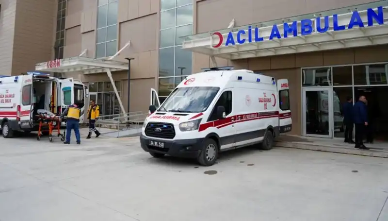 Erzincan'da Trafik Kazasında Hayatını Kaybeden Bir Kişi, Üç Yaralı