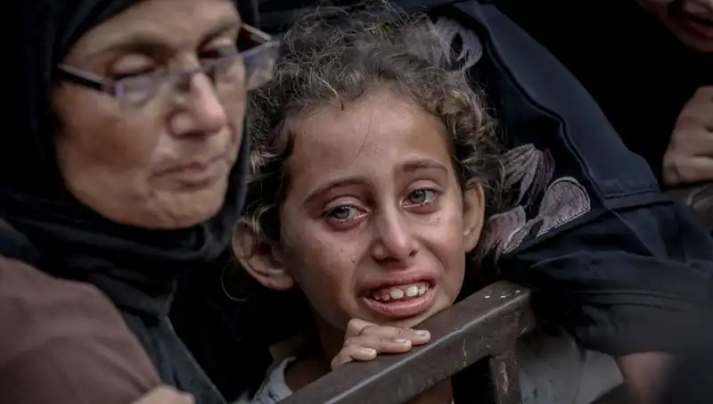 Gazze'de Açlık Krizi: İsrail Askerinin Şok Edici Eylemi