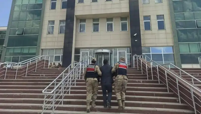 Hapis Cezasıyla Aranan Şahıs, Gizlendiği Yerde Polise Yakalandı