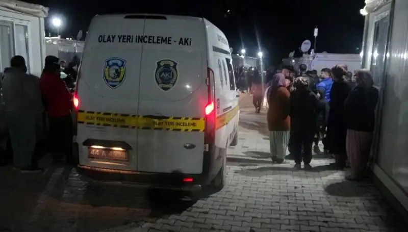 Husumet Alevlendi: Silahlı Kavga Sokakları Kana Buladı!