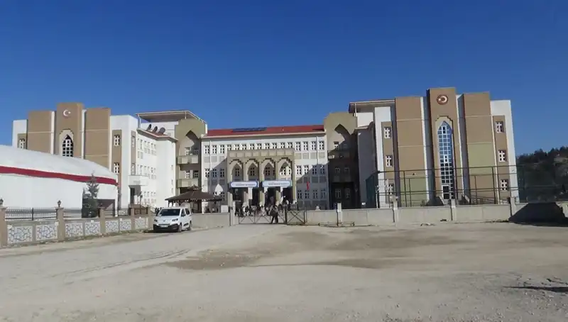 Ortaokulda Öğretmenden Öğrenciye Şiddet İddiası: Skandalın Perde Arkası