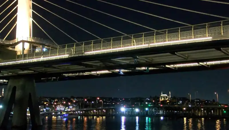 Metro Köprüsünden Denize Düşen Kişinin Arama Çalışmaları Devam Ediyor!