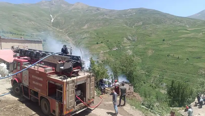 Van'da Çocuk Yangında Hayatını Kaybetti: Acı Olayın Detayları