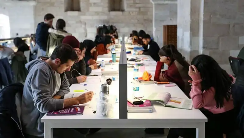 Üniversiteler 2023-2024 Eğitim Takvimini Açıkladı: Öğrencileri Neler Bekliyor?