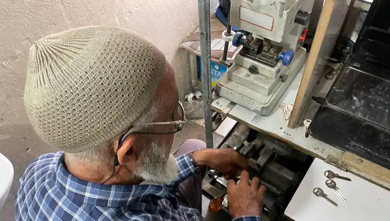 28 Yılda 4 Metrekarelik Dükkanı Efsane Haline Getiren Adamın Hikayesi