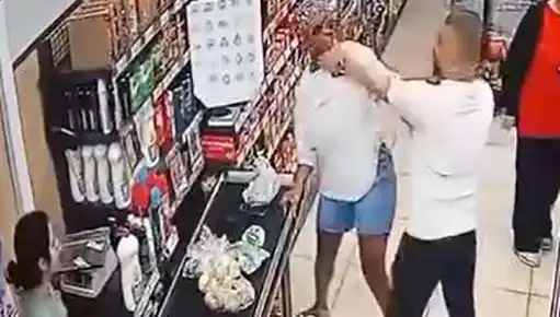 Markette Kasa Sırasında Kadına Saldırı: Çocuk Şokta!