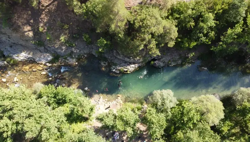 Adana'da Bunaltıcı Nem, Yaylacılar Doğal Sularla Serinliyor
