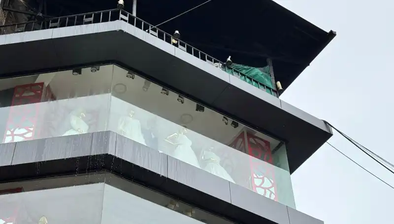Giyim Mağazasında Korkutan Yangın: Müşteriler Panik İçinde Tahliye Edildi