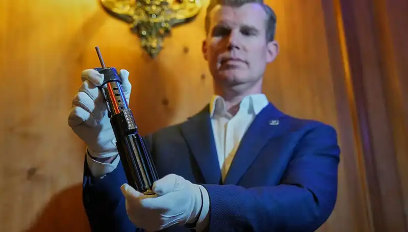 Darth Vader'ın Ünlü Işın Kılıcı, Rekor Fiyata Satışa Çıktı!