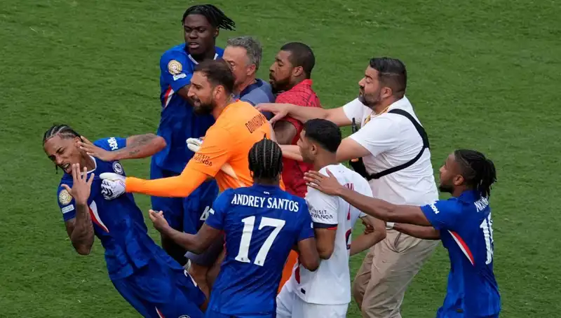 Dev Final Sonrası Yaşanan Şok Olay: Teknik Direktörün Futbolcuya Yumruğu