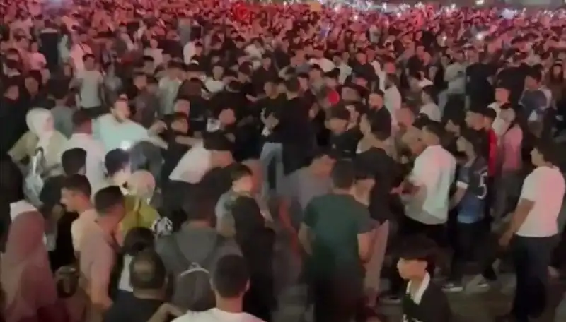 Konserde Bıçaklı Kavga: Üç Kişi Yaralandı, Gece Kanlı Geçti