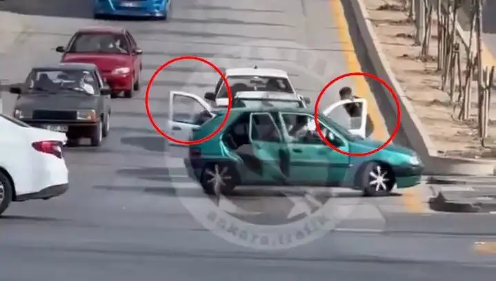 Trafikte Bıçak ve Kılıçla Saldırı: 4 Kişi Gözaltında!