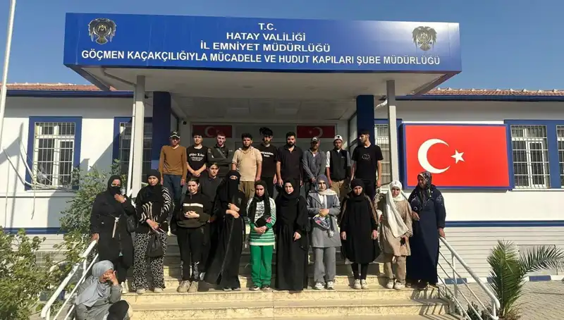 Minibüste 24 Göçmen Yakalandı: Kaçışın Arkasında Yatan Gerçekler