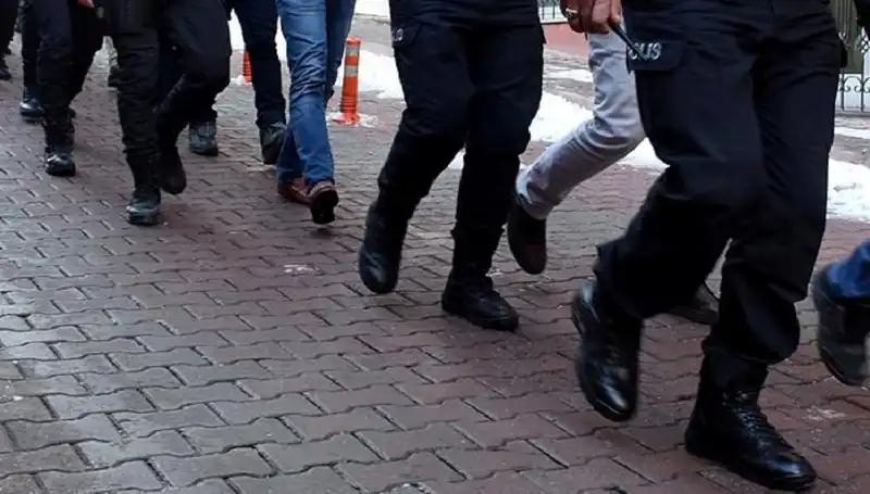 Antalya'da Silah Kaçakçılarına Düzenlenen Operasyon: 10 Gözaltı