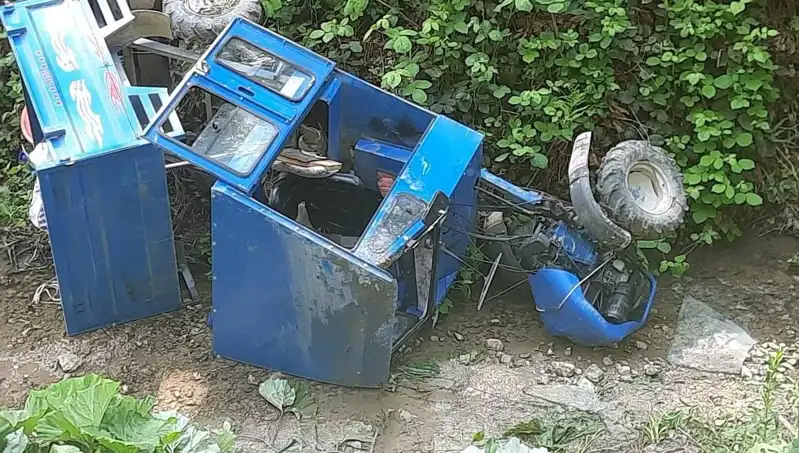 Kontrolden Çıkan Pat Pat Dereye Devrildi: İki Yaralı, Olay Yeri Korku Dolu Anlara Sahne Oldu