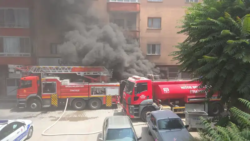 Niğde'deki Beyaz Eşya Deposunda Büyük Yangın: Yangının Sebebi Nedir?