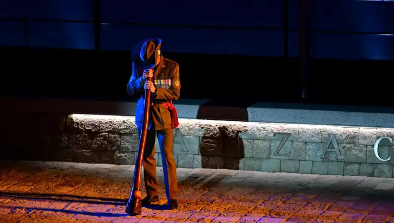 Anzak Koyu'nda Duygusal Anlar: Anma Töreni ve Şafak Ayini