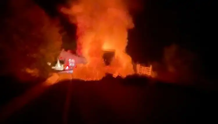 Seyir Halindeki Kamyonet Alev Alev Yandı: O Anlar Drone ile Kaydedildi