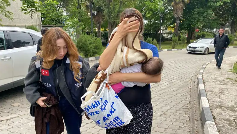 Evlerde Hırsızlık Yapan Kadın, Polisi Şaşırtan Yöntemiyle Yakalandı