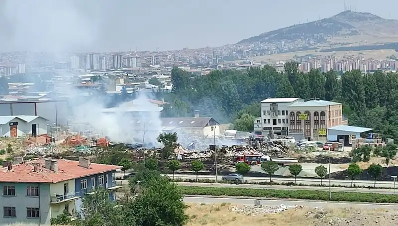 Otluk Alanda Başlayan Yangın, Depoyu Kül Etti: Detaylar Ortaya Çıktı