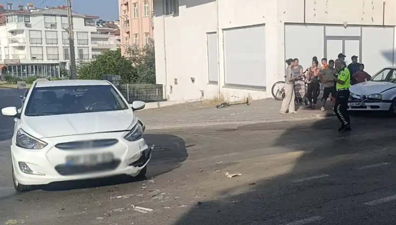 Antalya'da Korkunç Kaza: İki Otomobil Çarpıştı, Yaralılar Var